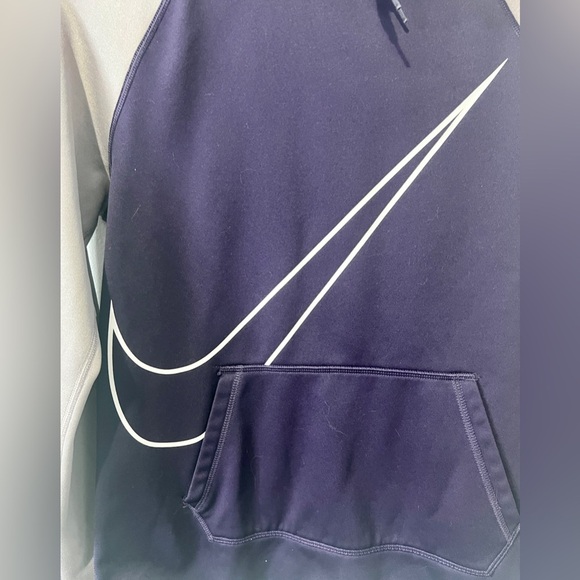 Nike Dri-Fit Lavender 'Swoosh' Logo Hooded Sweatshirt - Small - Picture 4 of 8